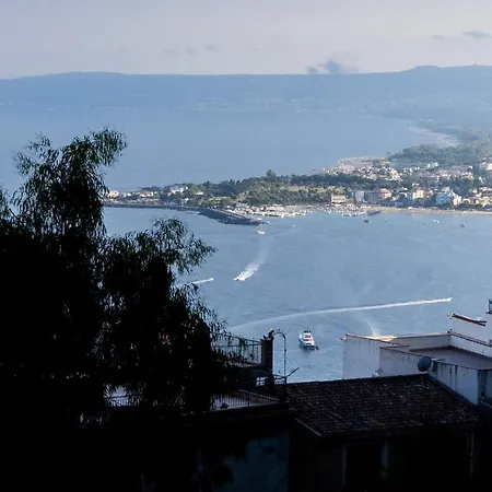 Tyche & * Taormina